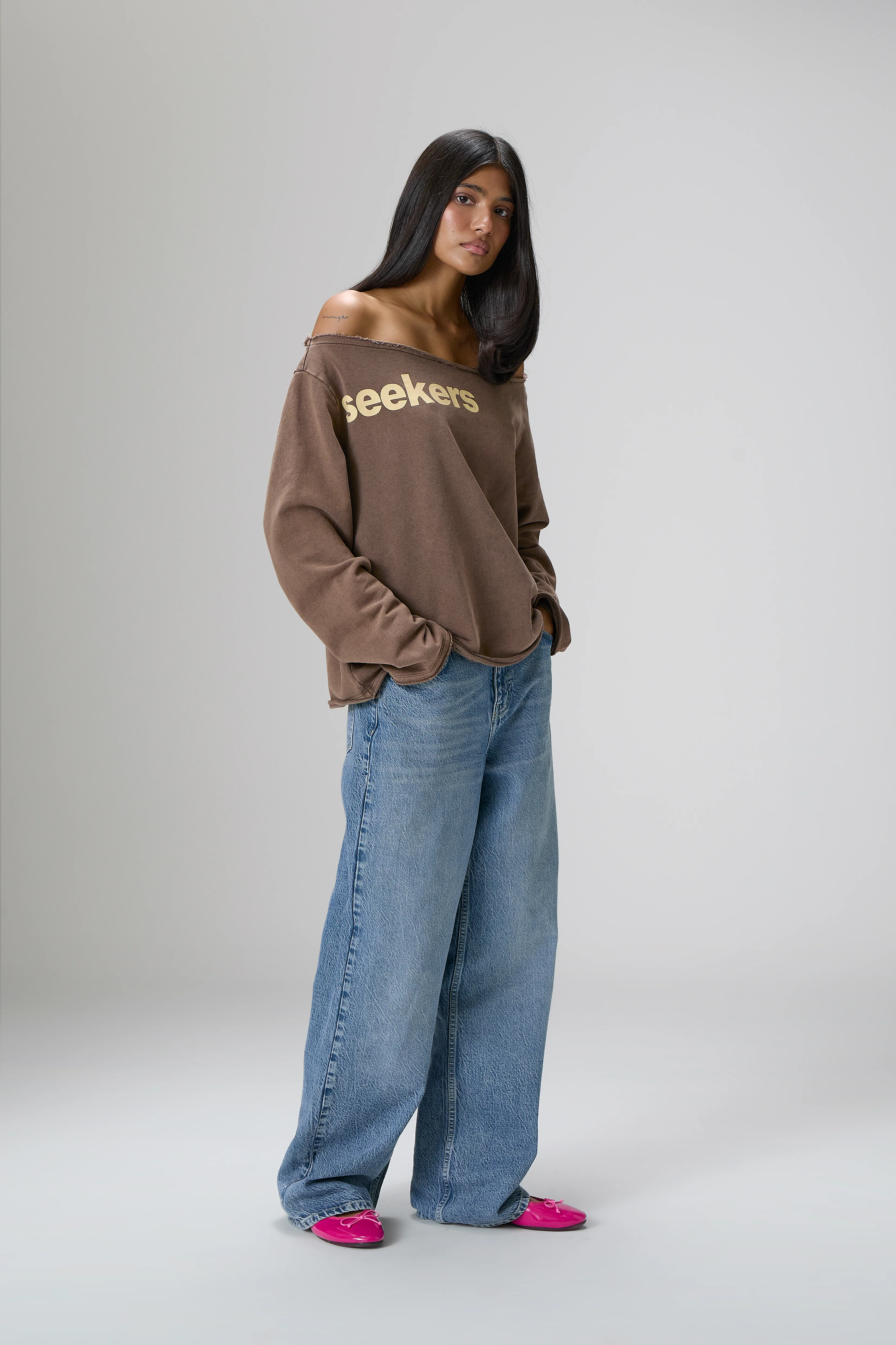 Seekers Slouch Top in Brown - Image 12