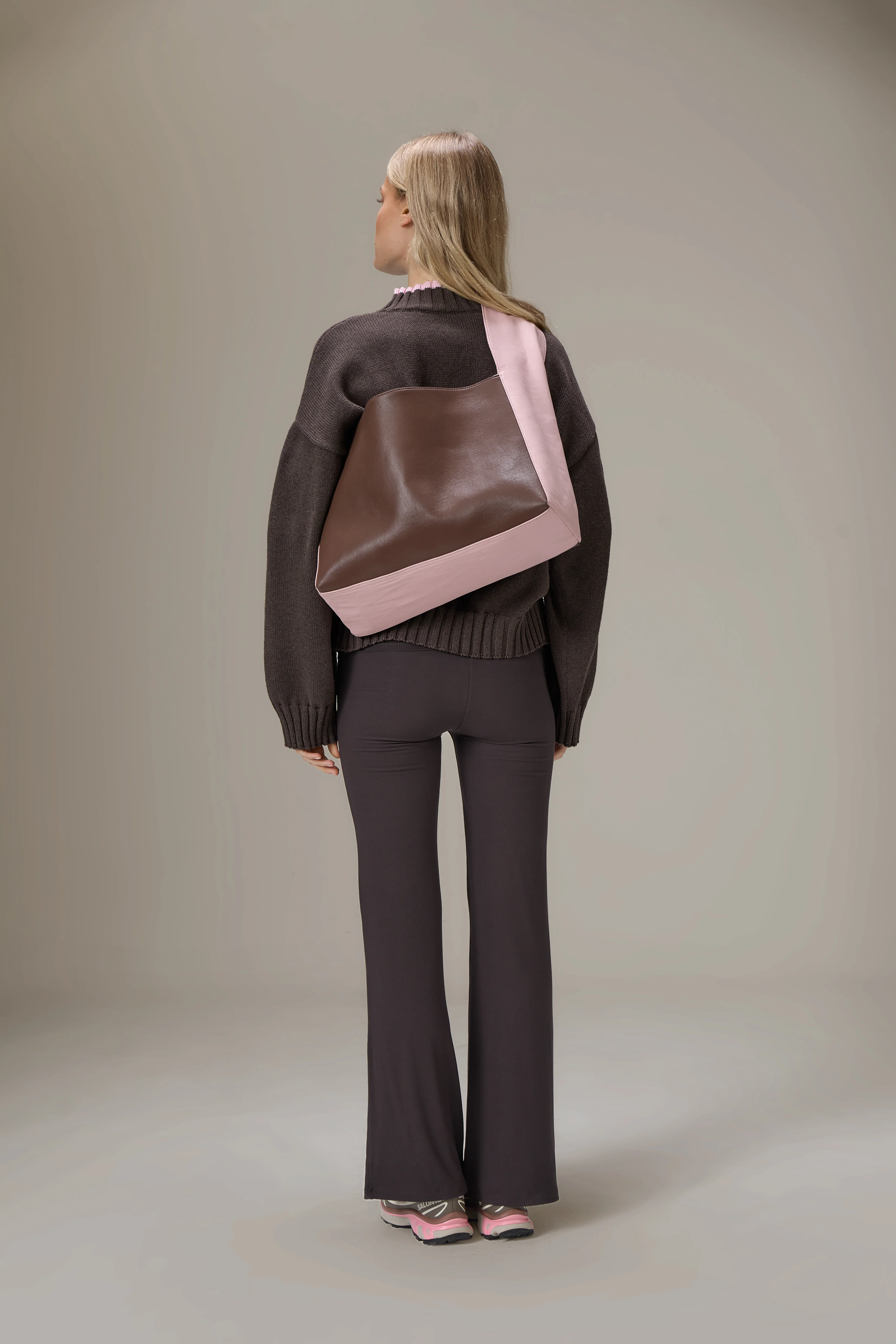 Brandy Slouchy Shoulder Bag in Contrast Pink - Image 5